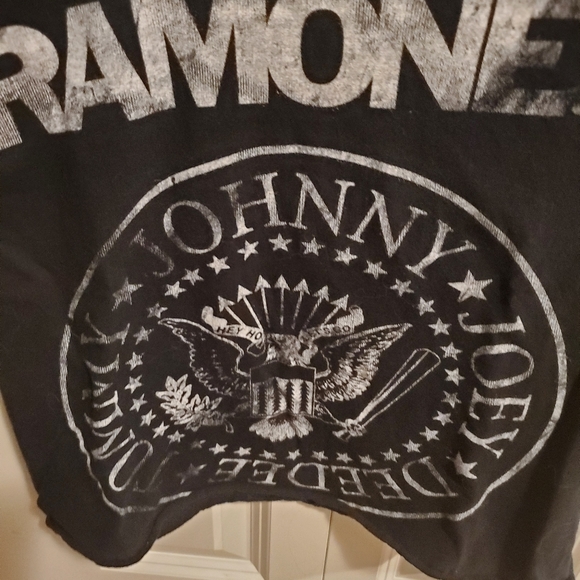 **SOLD!!!!- DO NOT BUY** Ramones Cropped Tee - Picture 2 of 2